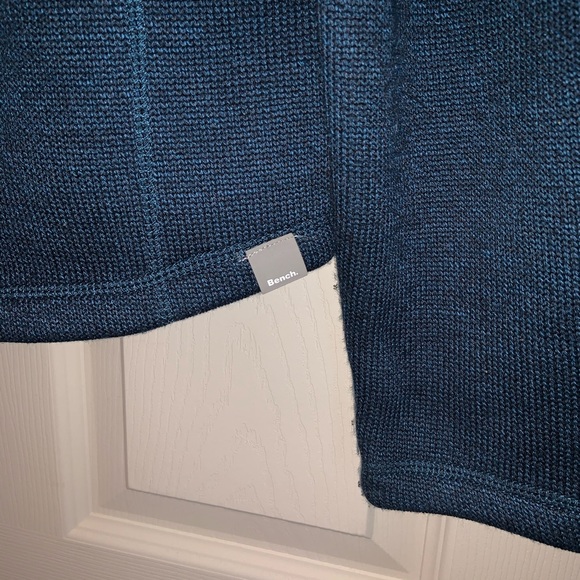 Warm Bench sweater - Picture 4 of 9